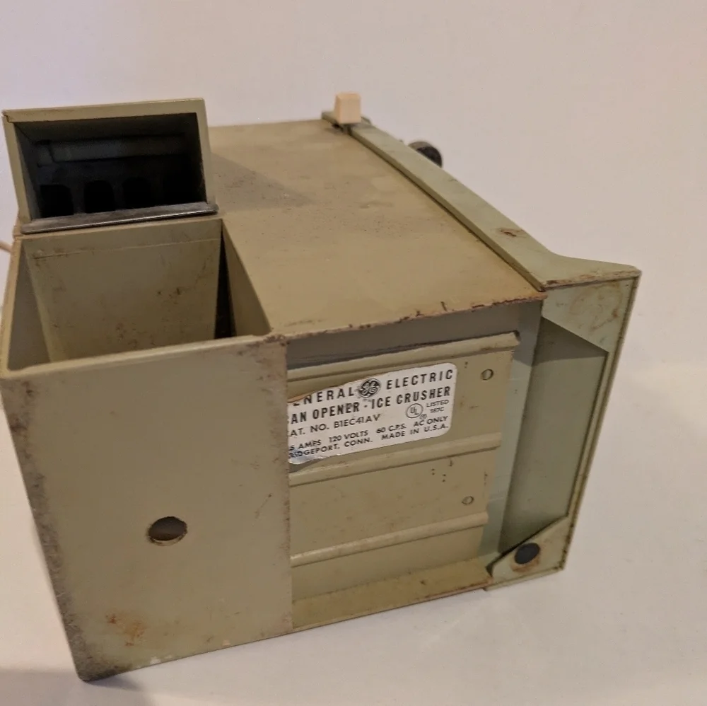 Vintage GE General Electric Can Opener and Ice crusher